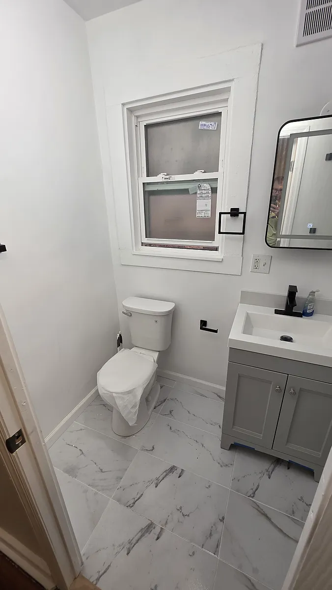 Building Photo - 306 Hudson Ave #2F