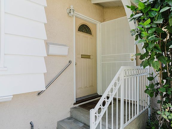 4th image of 10826 Blucher Ave