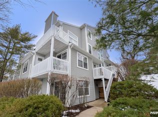 12 Fox Run Dr #6, Englewood, NJ 07631