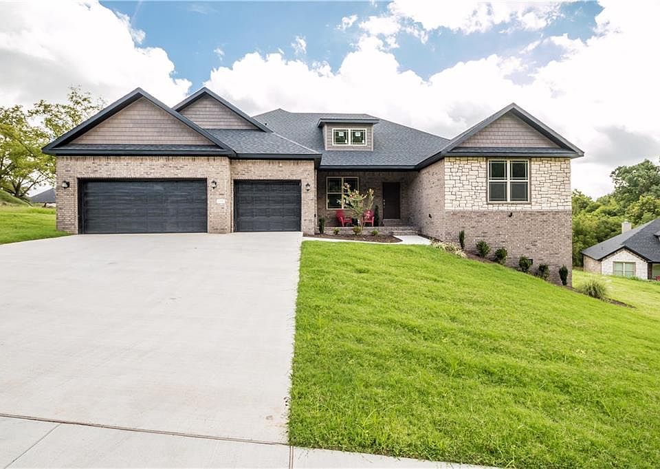 1st image of 1302 Glory Cir