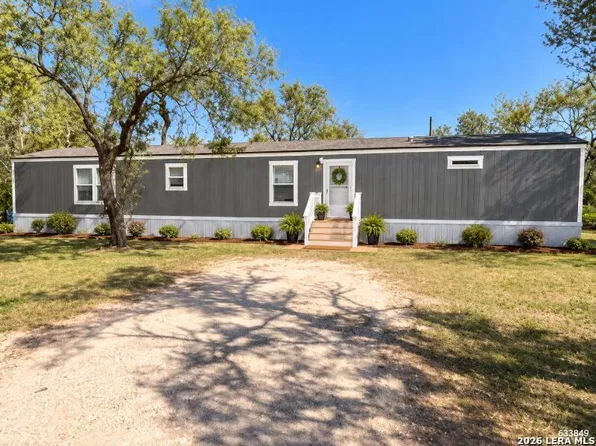 31 WISTERIA LN, Smiley, TX 78159