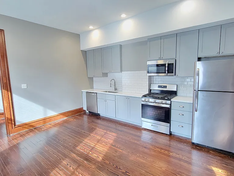 Stainless Steel Appliances & Sink. quartz countertops. Contemporary cabinetry and HUGE space. 15x15 ft