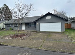 945 Rainbow Dr, Springfield, OR 97477