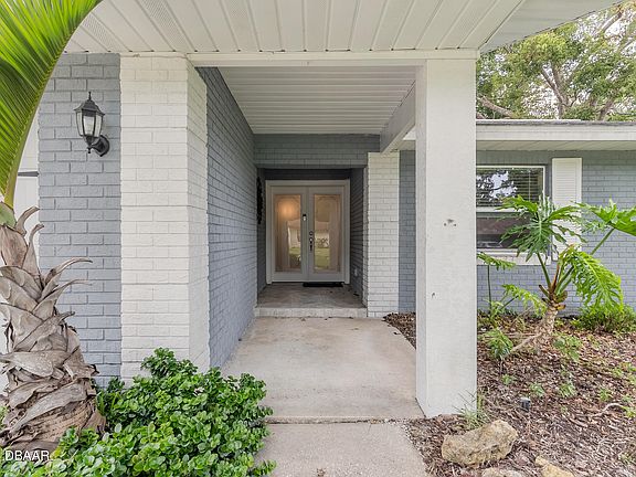 4th image of 928 Sand Crest Dr