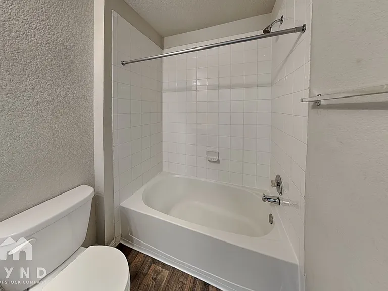 10808 Seguin St — Photo 16