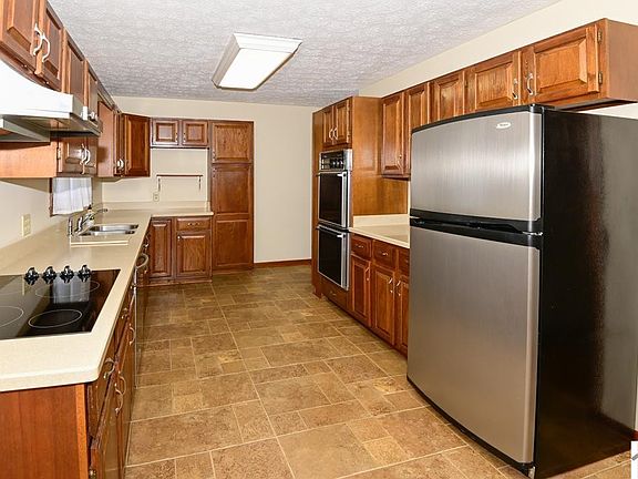 5th image of 210 Woodbine Dr