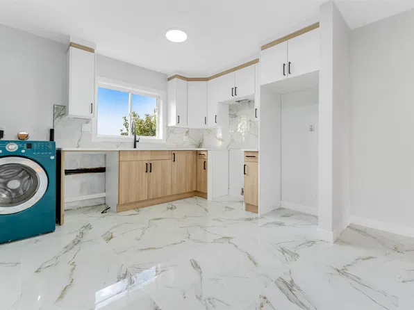 3432 60th St NW, Edmonton, AB T6L 1E2