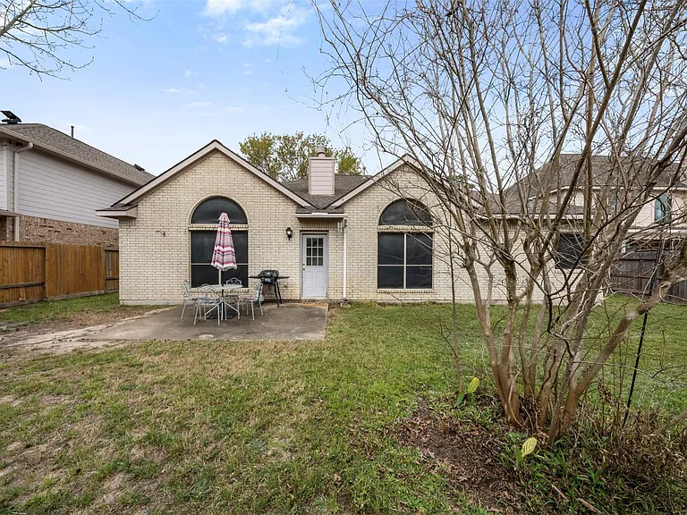 9211 Memorial Hills Dr — Photo 25