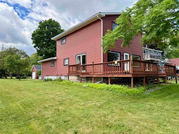 N8183 Lakeshore Dr, Fond Du Lac, WI 54937