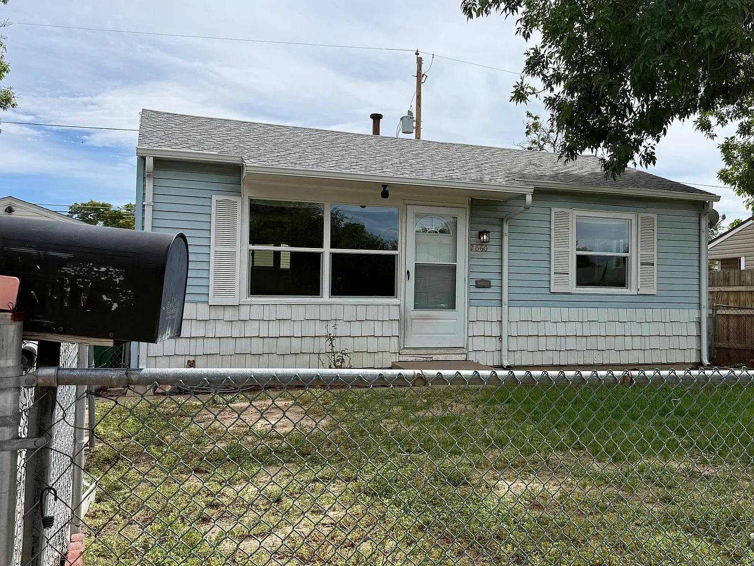 2 bed, 696 sqft, $1,900 — Photo 1