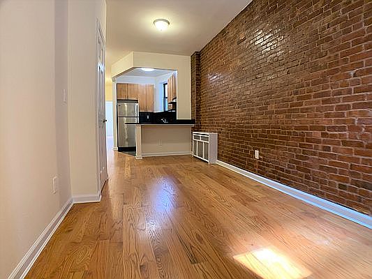 4th image of 149 E 81st St APT 5e