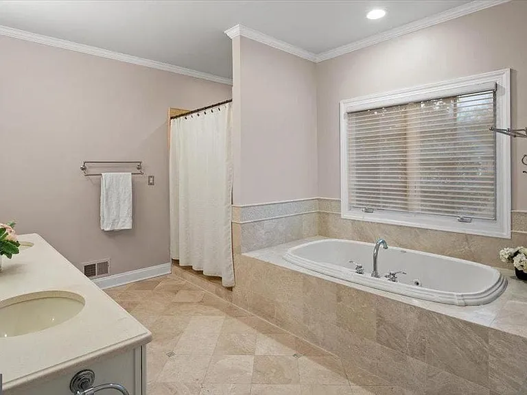 12 Windermere Way — Photo 25