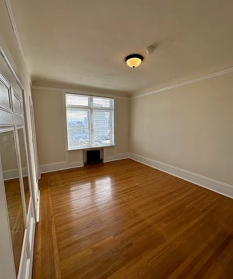 Warrington Apartments — Photo 10