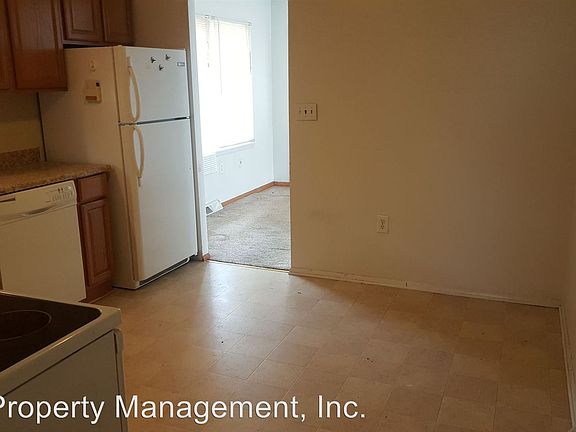 3rd image of 422 Holiday Dr