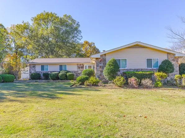1910 W Brookhaven Cir, Dalton, GA 30720
