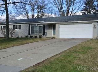 25674 Chapelweigh Dr, Farmington Hills, MI 48336