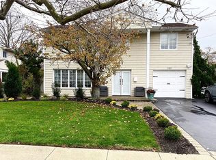 2821 Bellmore Ave, Bellmore, NY 11710