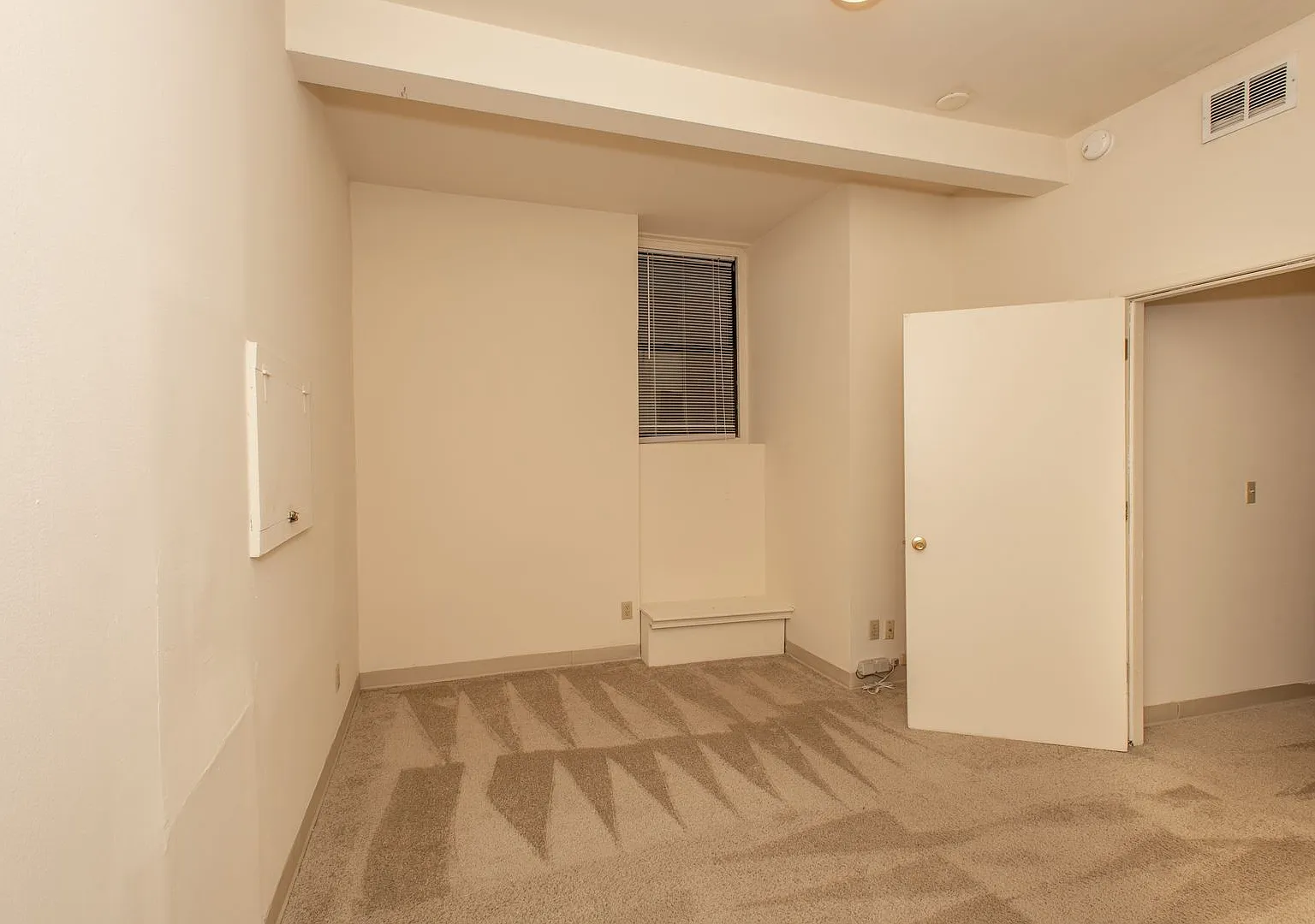 240 E University — Photo 4