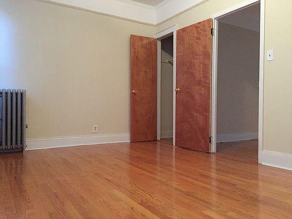 2nd image of 2522 34th St #2F