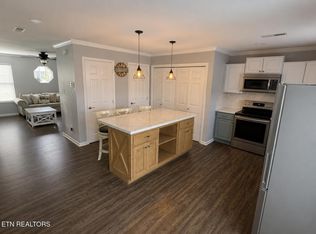 102 Village Trce APT 13, Kingston, TN 37763