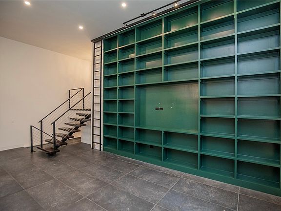 5th image of 557 N Assembly Dr