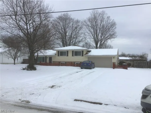 3425 Maple Springs Dr, Canfield, OH 44406