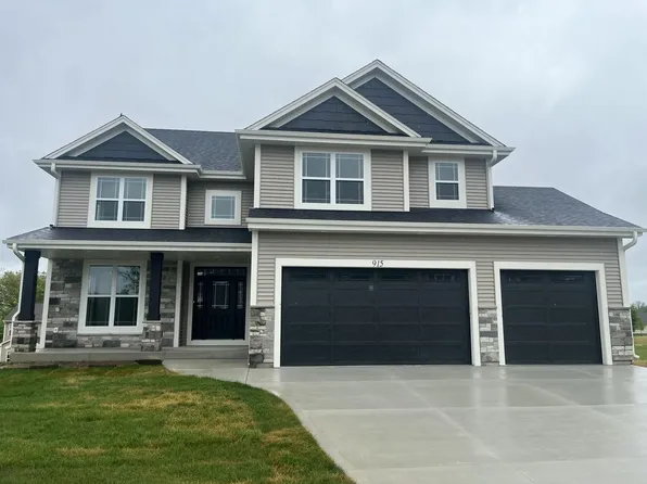 915 Medina DRIVE, Mukwonago, WI 53149