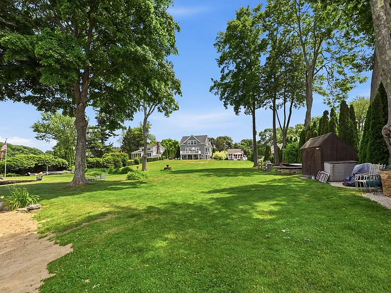11 Cedar Dr — Photo 38