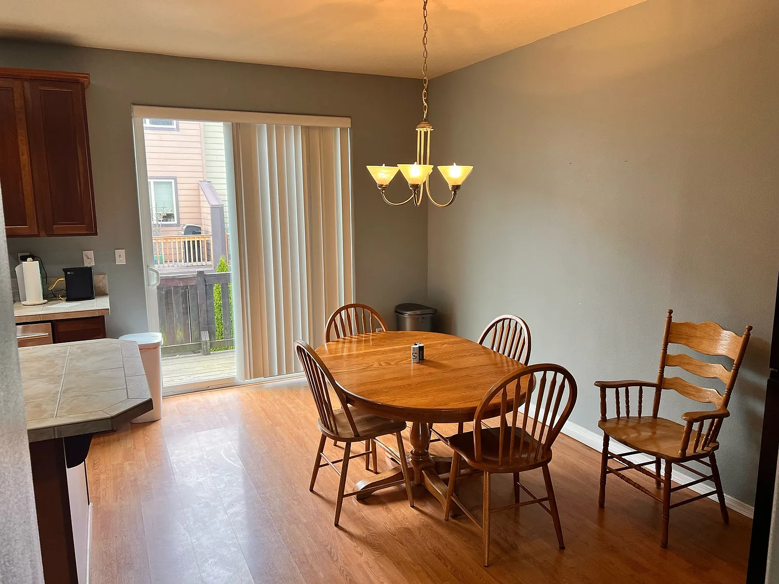 4 bed, 2.5 bath, 1900 sqft, $850 — Photo 2