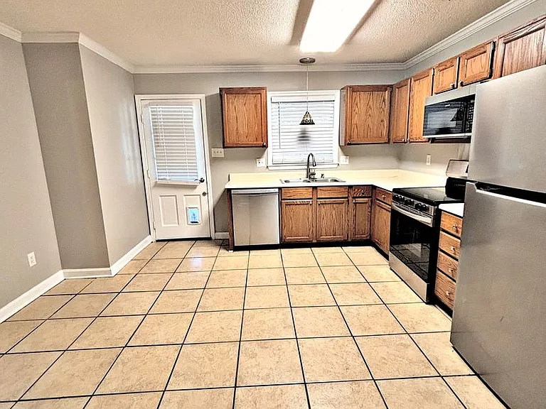 1702 Somerville Rd SE — Photo 9