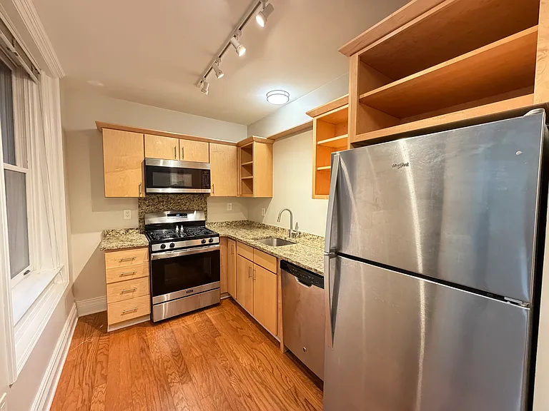 201 W Huron St #D — Photo 13