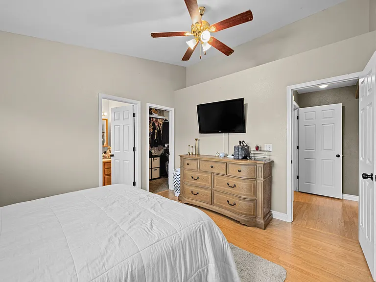 712 W White Fang St — Photo 10