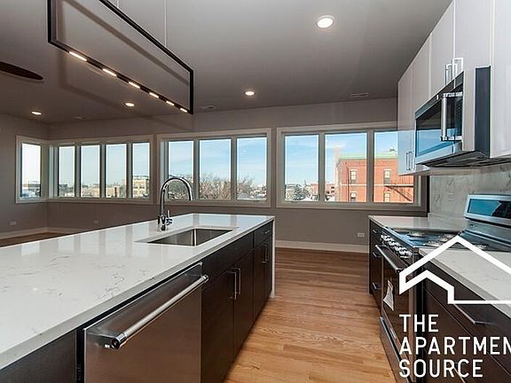 5th image of 1639 W Grand Ave #301F