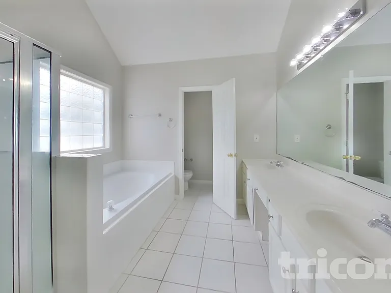 585 Chastleton Dr — Photo 9