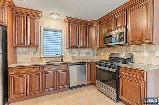 4 bed, $4,000 — Photo 4