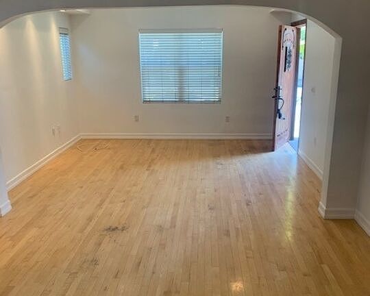 4th image of 1035 N Martel Ave