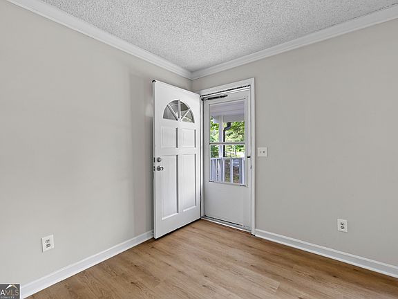 3rd image of 379 Wynn Rd