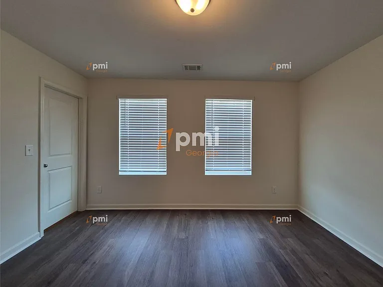 1081 Coldwater Dr — Photo 10