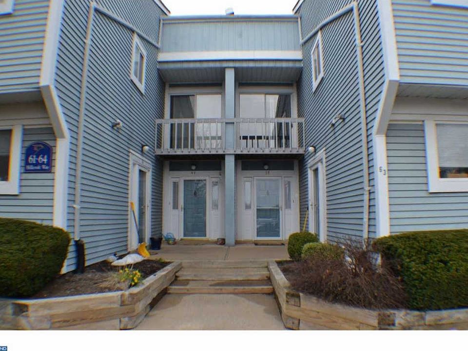 1st image of 64 Hillcroft Way