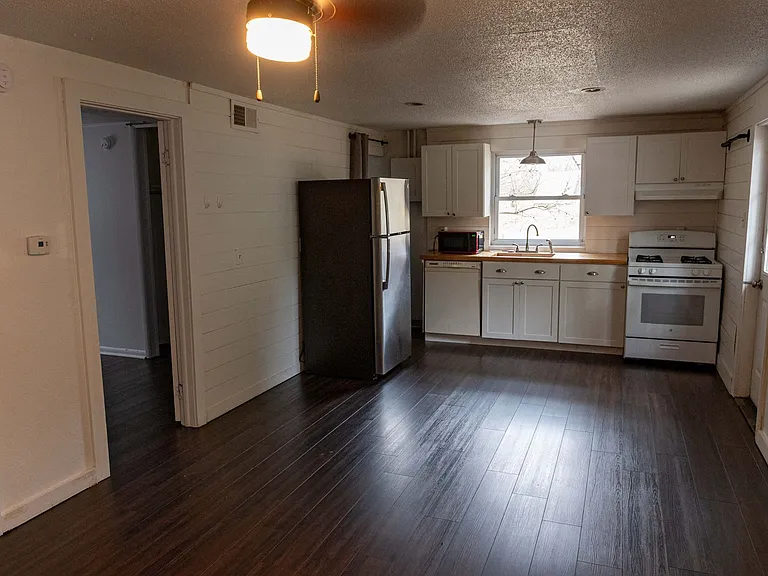 1631 S Huntington Dr — Photo 5