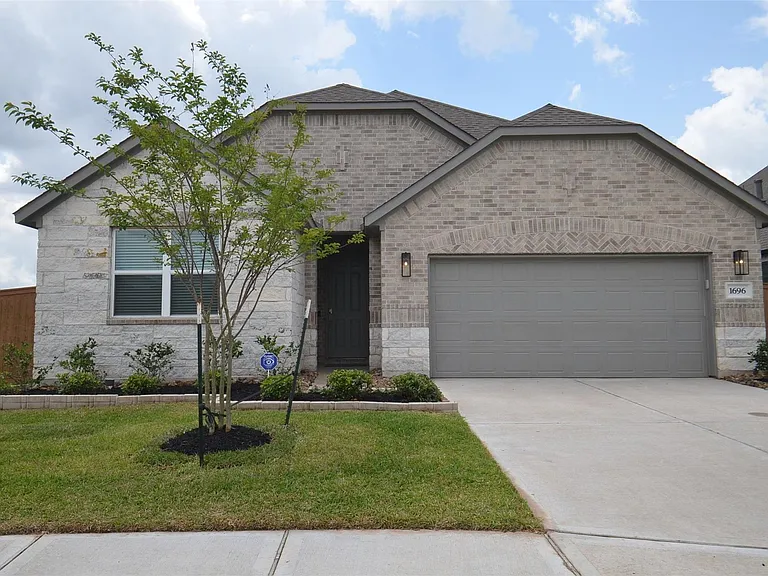 1696 Daylight Lake Dr — Photo 1