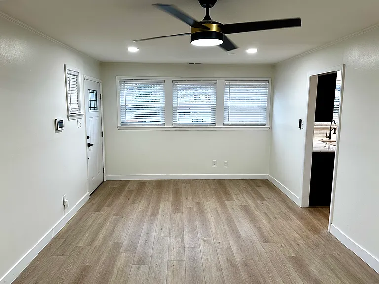 1450 Academy St — Photo 10