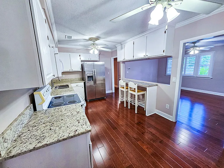 603 Huguenin Dr — Photo 20