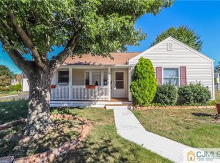 66 Chestnut St, Edison, NJ 08817