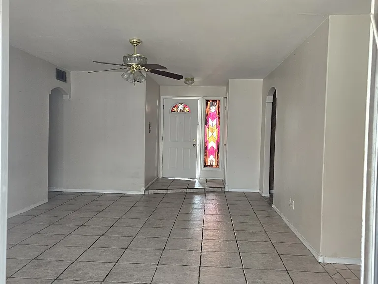 3614 W Charleston Ave — Photo 3