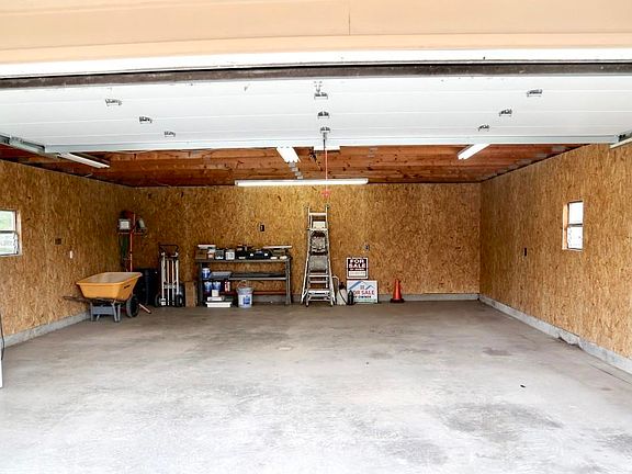 4th image of 2614 S Hickory Leaf Dr