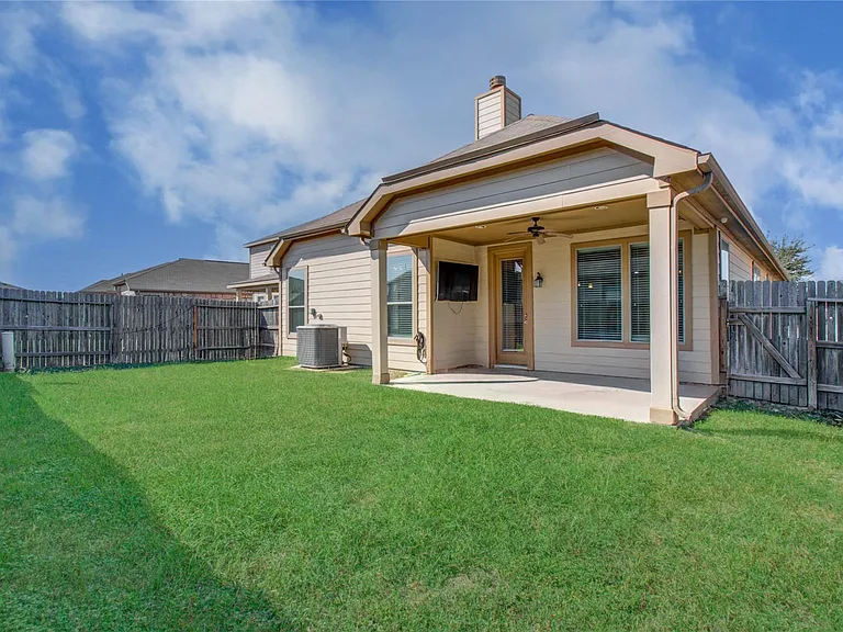 18707 Naples Ridge Ct — Photo 36