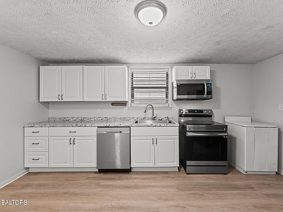 4th image of 124 E Quincy Ave