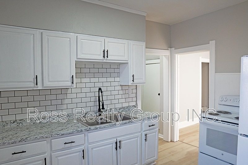 1st image of 1148 Earl St