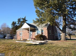 1 S Conestoga View Dr, Akron, PA 17501